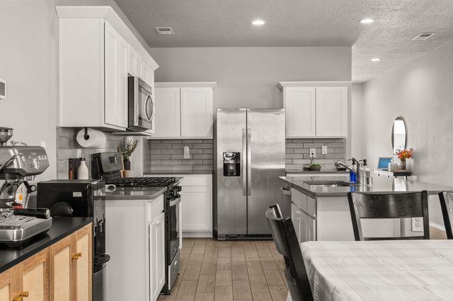 3200 Tazanita Loop SE, Rio Rancho, NM 87124
