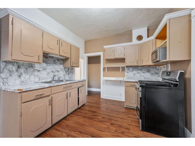 424 W 5th St, Loveland, CO 80537