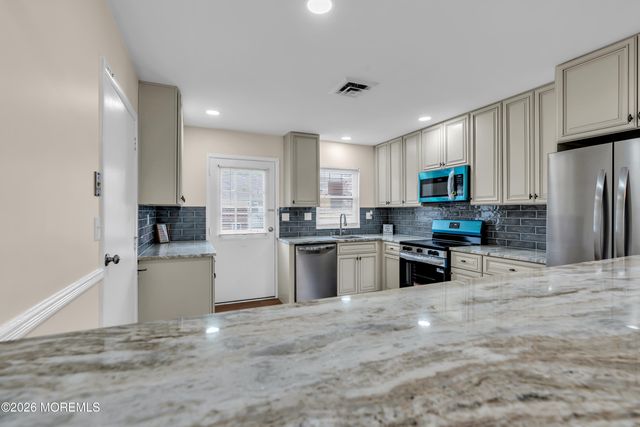 933B Thornhill Court, Lakewood, NJ 08701