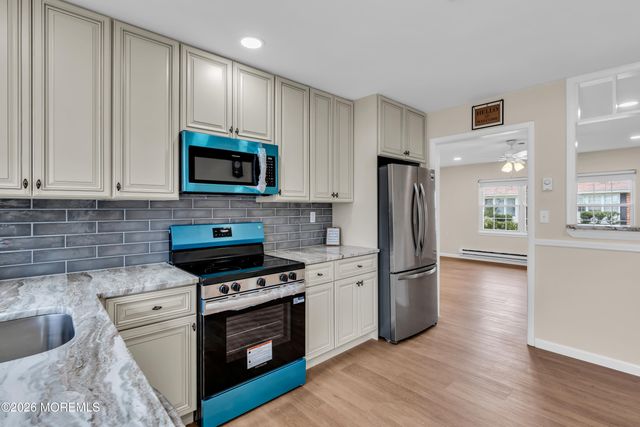 933B Thornhill Court, Lakewood, NJ 08701