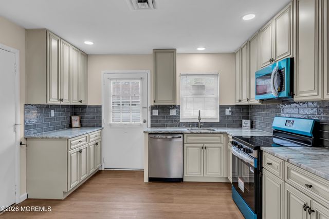 933B Thornhill Court, Lakewood, NJ 08701