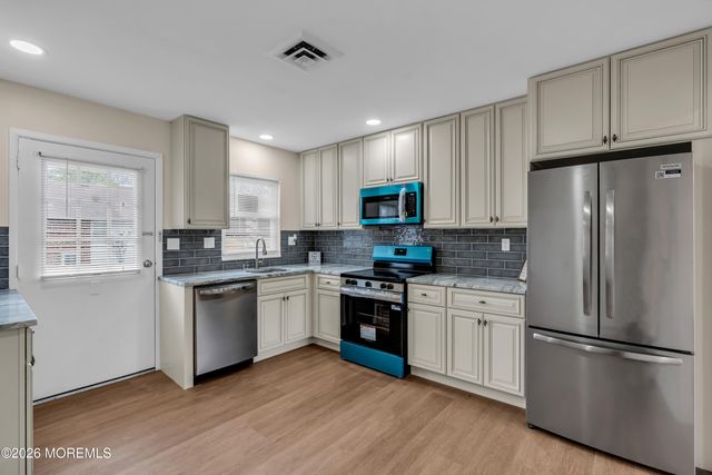 933B Thornhill Court, Lakewood, NJ 08701