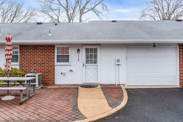 933B Thornhill Court, Lakewood, NJ 08701