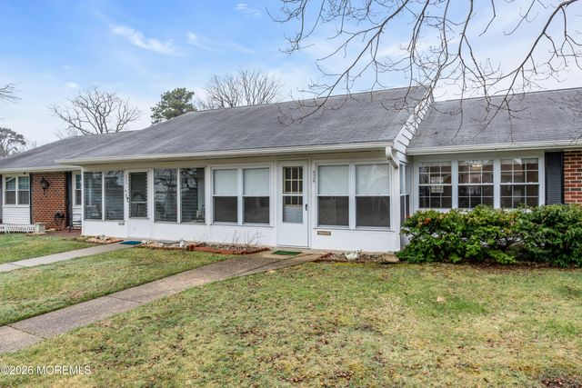 933B Thornhill Court, Lakewood, NJ 08701