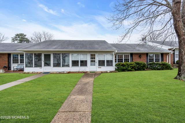 933B Thornhill Court, Lakewood, NJ 08701