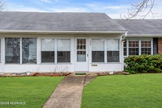 933B Thornhill Court, Lakewood, NJ 08701