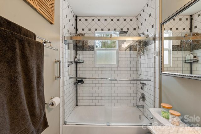 61 Hibriten Drive, Asheville, NC 28801