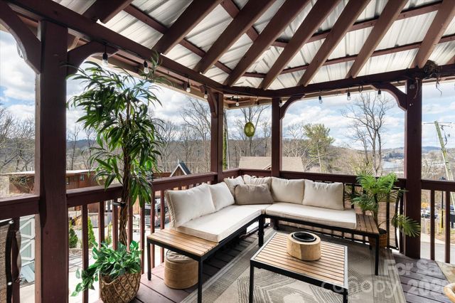 61 Hibriten Drive, Asheville, NC 28801