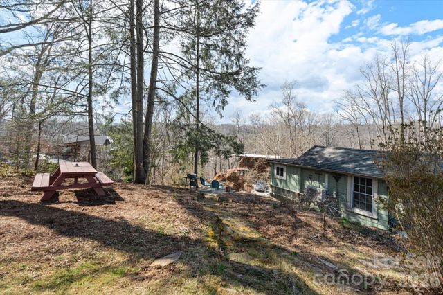 61 Hibriten Drive, Asheville, NC 28801