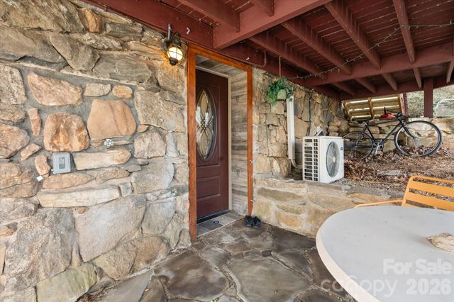 61 Hibriten Drive, Asheville, NC 28801