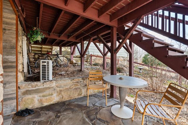 61 Hibriten Drive, Asheville, NC 28801