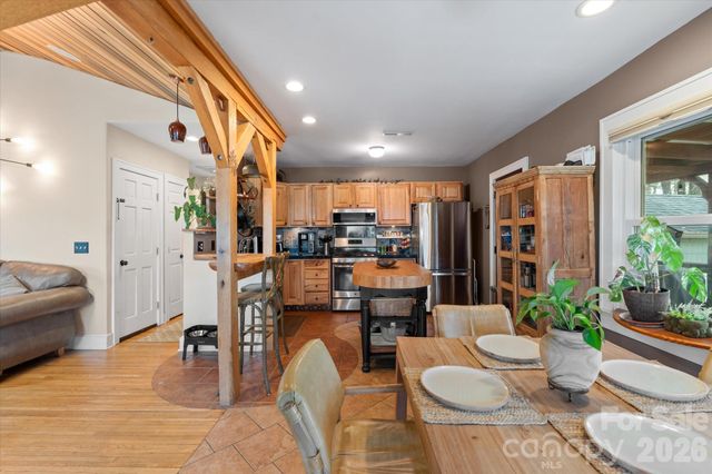 61 Hibriten Drive, Asheville, NC 28801