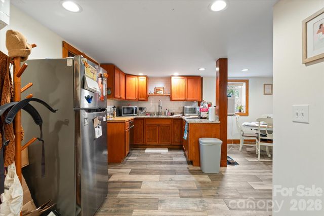 61 Hibriten Drive, Asheville, NC 28801