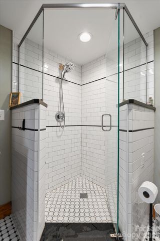 61 Hibriten Drive, Asheville, NC 28801