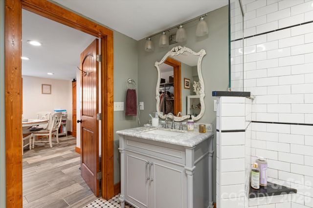 61 Hibriten Drive, Asheville, NC 28801