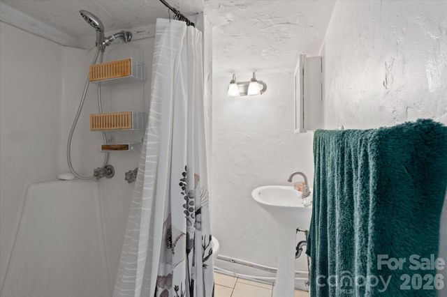 61 Hibriten Drive, Asheville, NC 28801