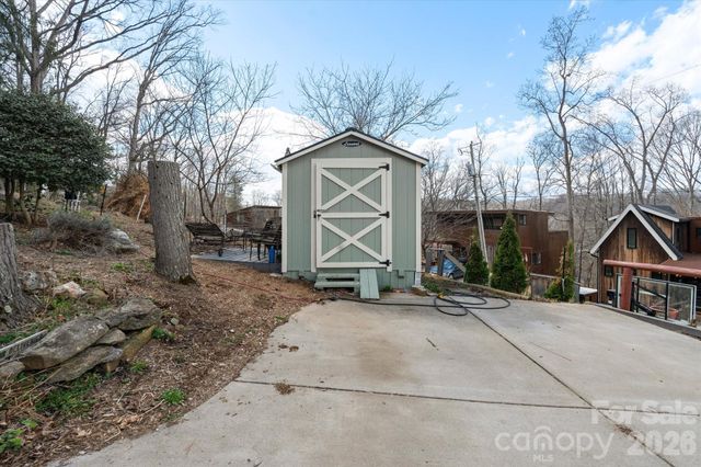 61 Hibriten Drive, Asheville, NC 28801