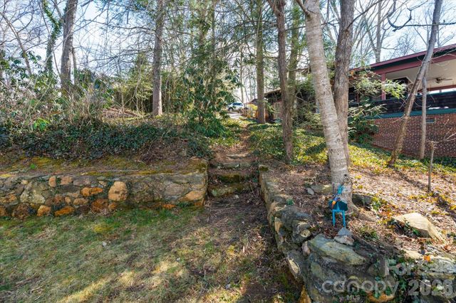 61 Hibriten Drive, Asheville, NC 28801
