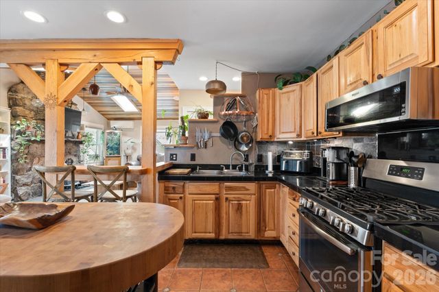 61 Hibriten Drive, Asheville, NC 28801