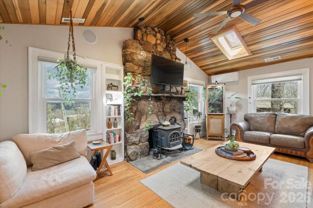 61 Hibriten Drive, Asheville, NC 28801