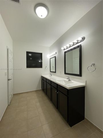 11725 SW 150th Place 11725, Miami, FL 33196