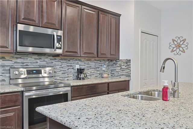 8784 Cascade Price CIR, North Fort Myers, FL 33917