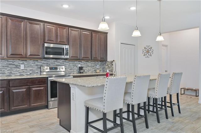 8784 Cascade Price CIR, North Fort Myers, FL 33917