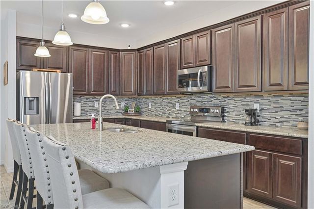 8784 Cascade Price CIR, North Fort Myers, FL 33917