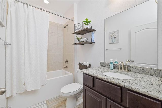 8784 Cascade Price CIR, North Fort Myers, FL 33917