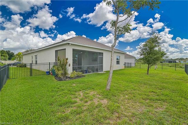 8784 Cascade Price CIR, North Fort Myers, FL 33917
