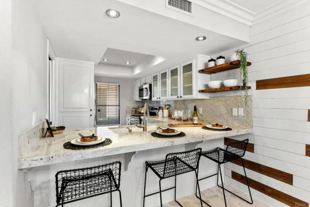 1915 Estrella De Mar Court A, Carlsbad, CA 92009