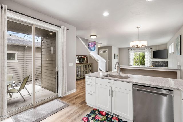 61066 SE Sydney Harbor Drive, Bend, OR 97702