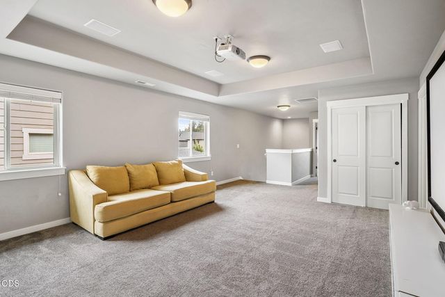 61066 SE Sydney Harbor Drive, Bend, OR 97702