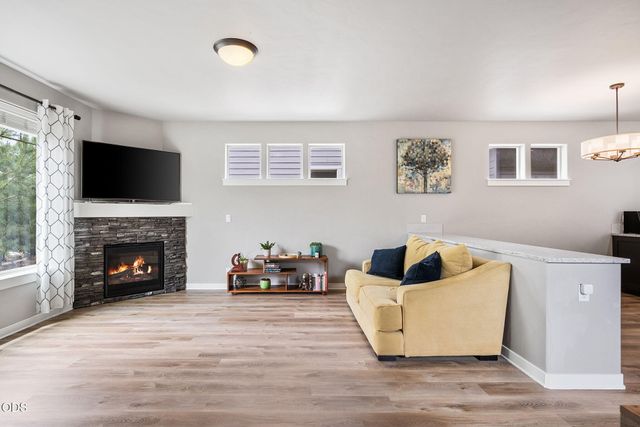 61066 SE Sydney Harbor Drive, Bend, OR 97702