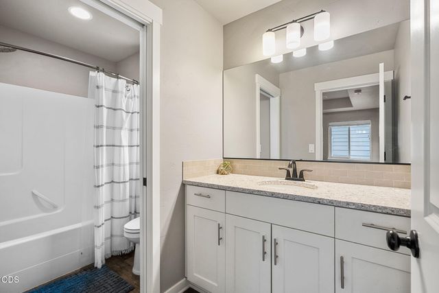 61066 SE Sydney Harbor Drive, Bend, OR 97702