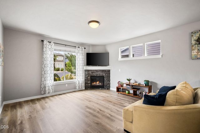 61066 SE Sydney Harbor Drive, Bend, OR 97702