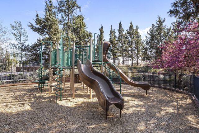 61066 SE Sydney Harbor Drive, Bend, OR 97702