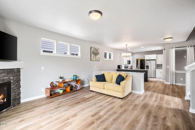 61066 SE Sydney Harbor Drive, Bend, OR 97702