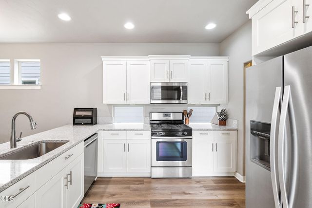 61066 SE Sydney Harbor Drive, Bend, OR 97702