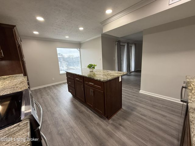 53 Lakeshore Dr, Clarksville, IN 47129