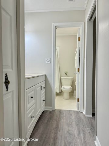 53 Lakeshore Dr, Clarksville, IN 47129