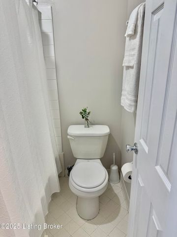 53 Lakeshore Dr, Clarksville, IN 47129