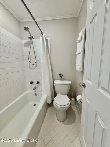 53 Lakeshore Dr, Clarksville, IN 47129