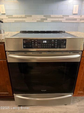 53 Lakeshore Dr, Clarksville, IN 47129