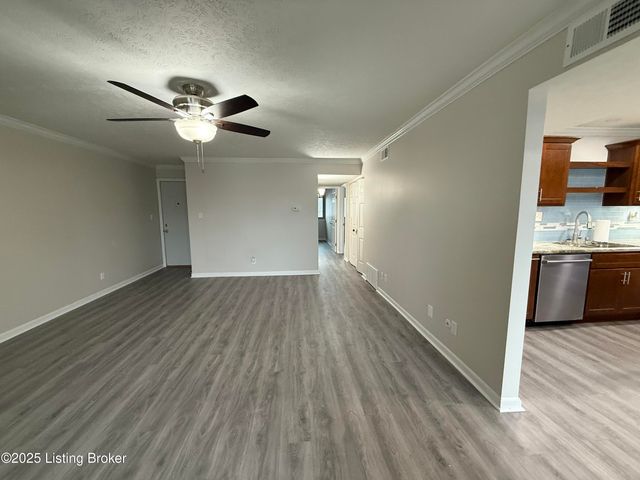 53 Lakeshore Dr, Clarksville, IN 47129