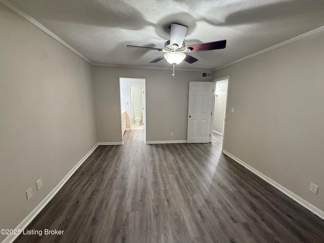 53 Lakeshore Dr, Clarksville, IN 47129