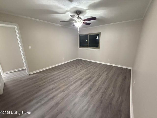 53 Lakeshore Dr, Clarksville, IN 47129