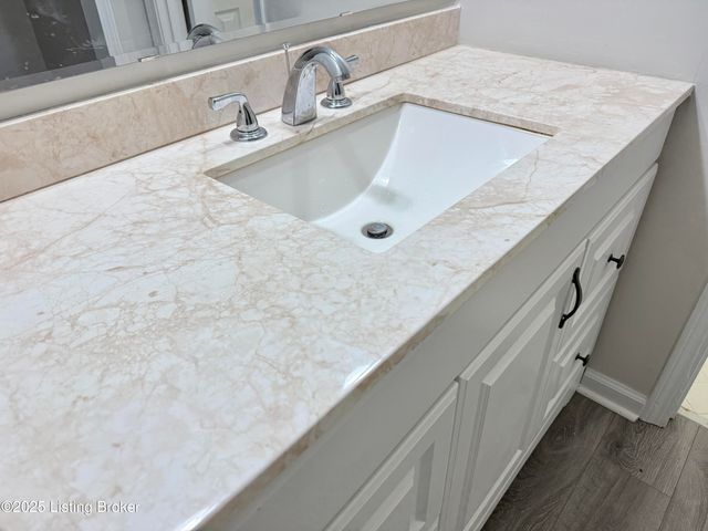 53 Lakeshore Dr, Clarksville, IN 47129