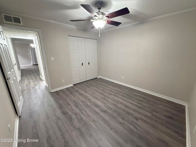 53 Lakeshore Dr, Clarksville, IN 47129