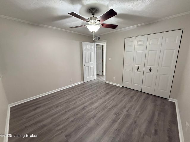 53 Lakeshore Dr, Clarksville, IN 47129